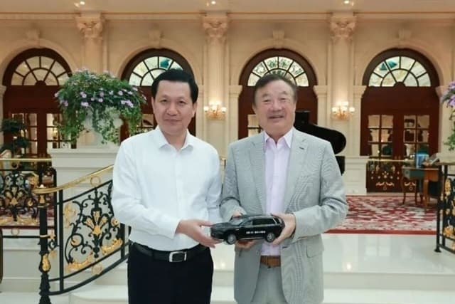 Huawei founder Zhengfei Ren reappears in Shenzhen &mdash; Dongfeng smart vehicle alliance moves into focus