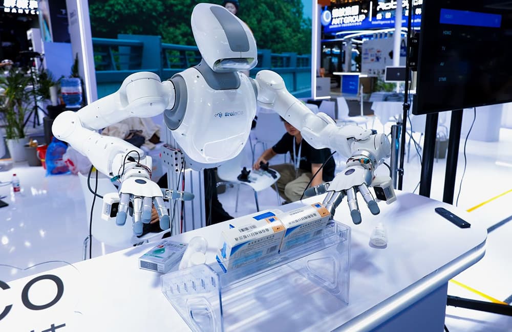 BrainCo demonstrates brain-controlled robot AI platform
