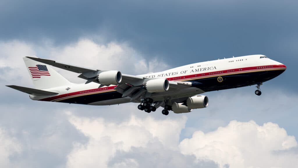 Senate Dems seek Air Force, contractor answers on Qatari-gifted Air Force One conversion