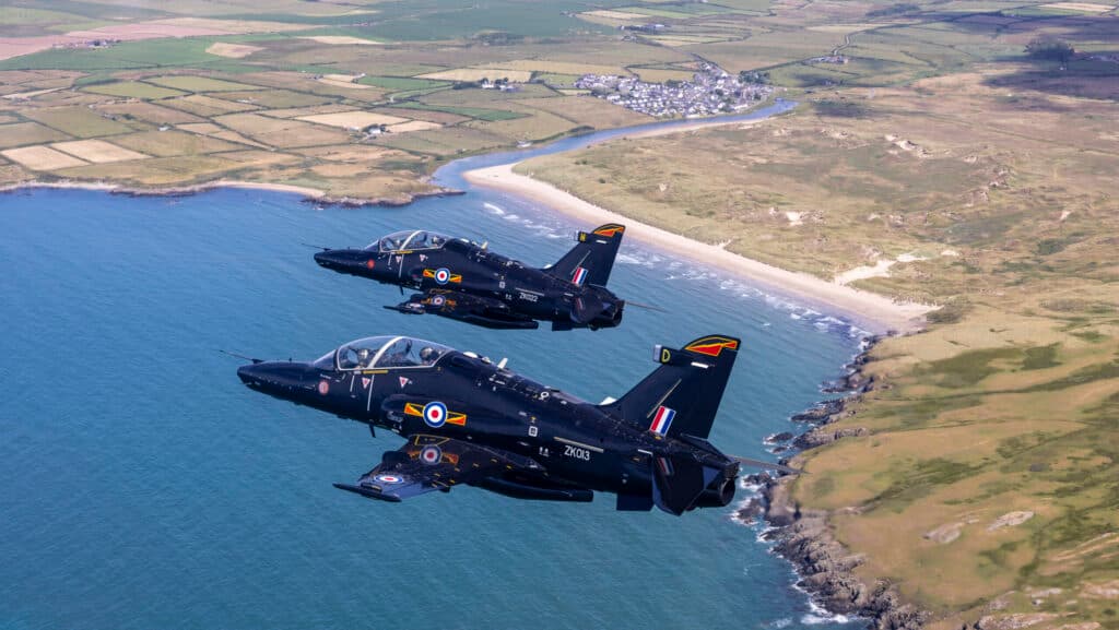 Hawk trainer crash prompts UK to ground fleet