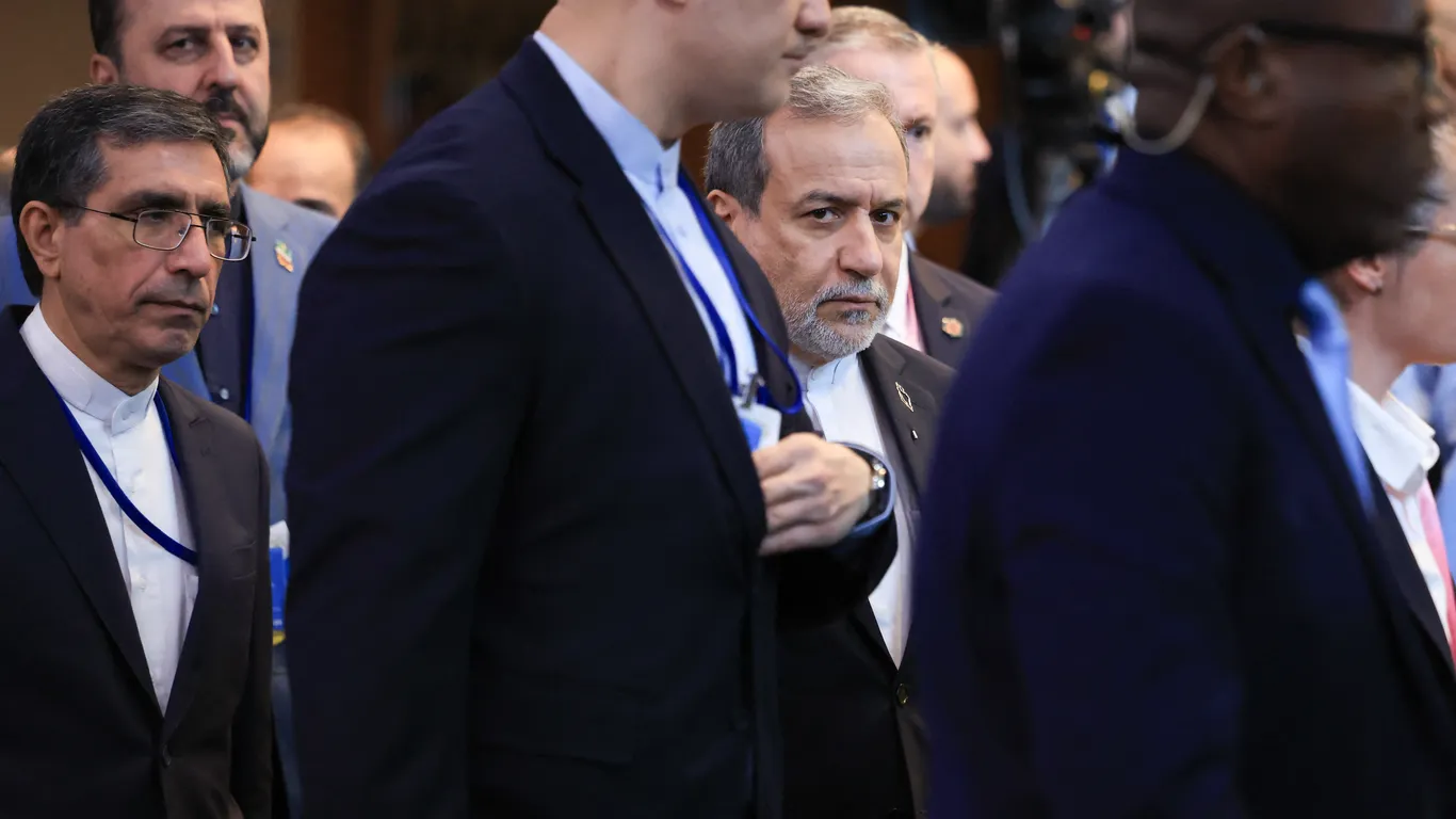 U.S. and Iran officials meet in New York to discuss ending the war