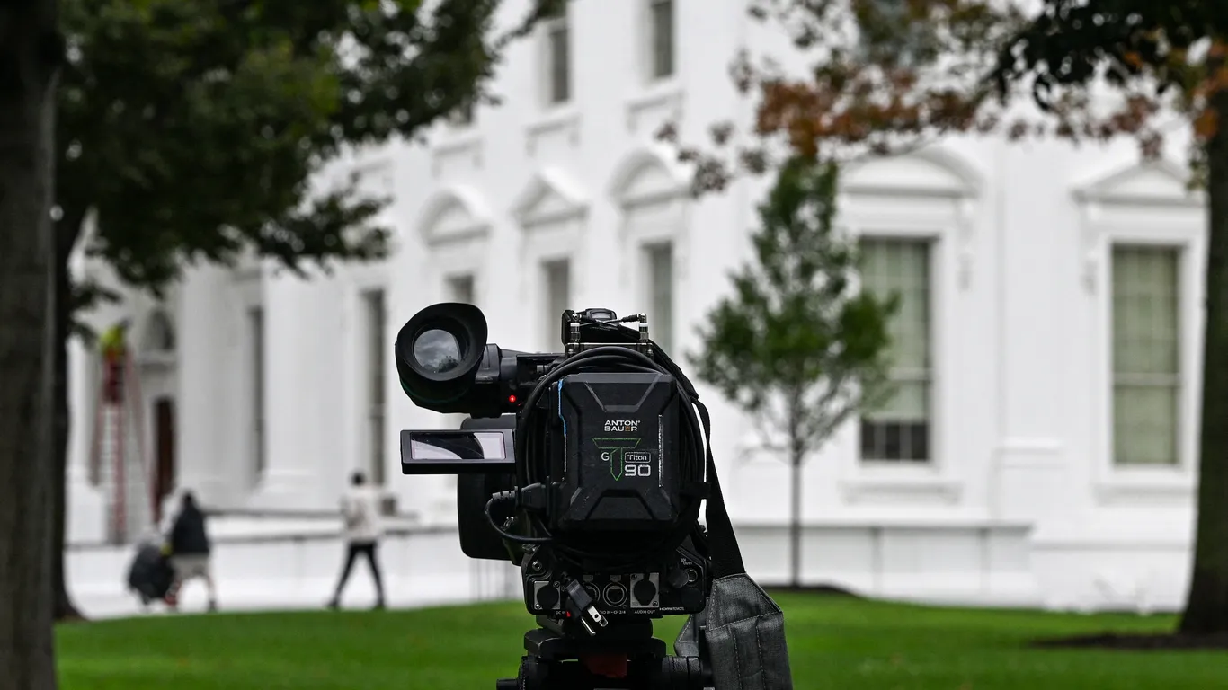 White House reinstates access for banned reporters