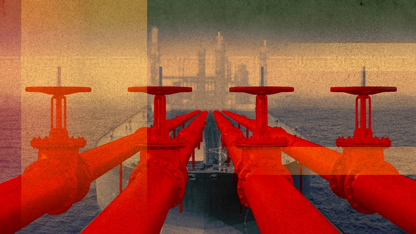 U.S. conducting stealth operation to transport oil through Hormuz