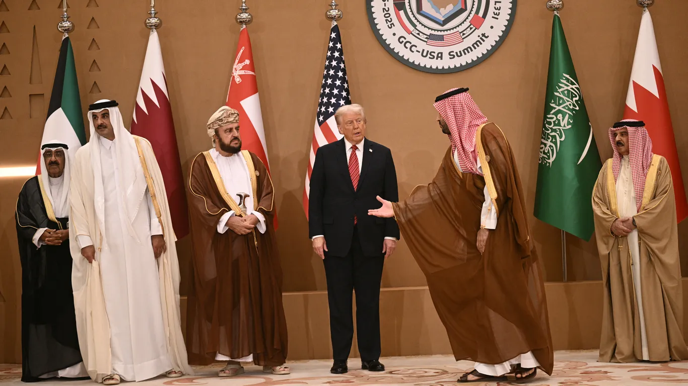 Scoop: Trump to hold Iran talks with Gulf leaders next week