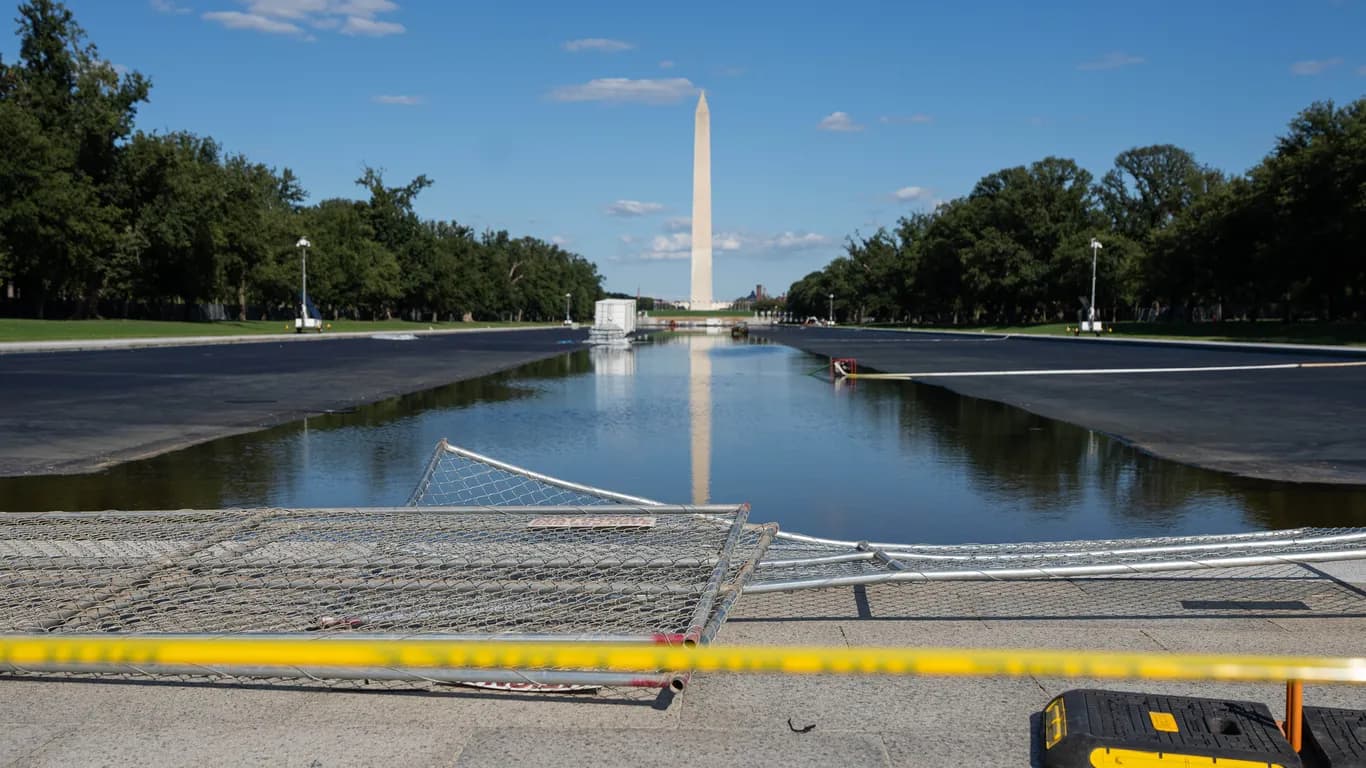 Contractor undercuts Trump's Reflecting Pool vandal claims