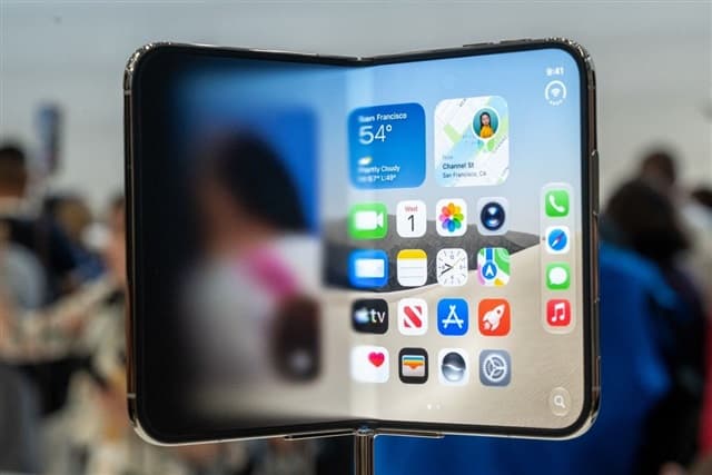 Apple keeps iPhone Duo in China, exposing limits of India's phone supply chain