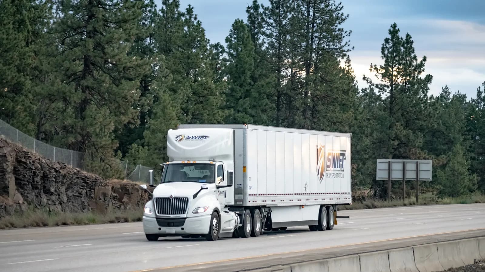 Knight-Swift reports breakout Q3 profits