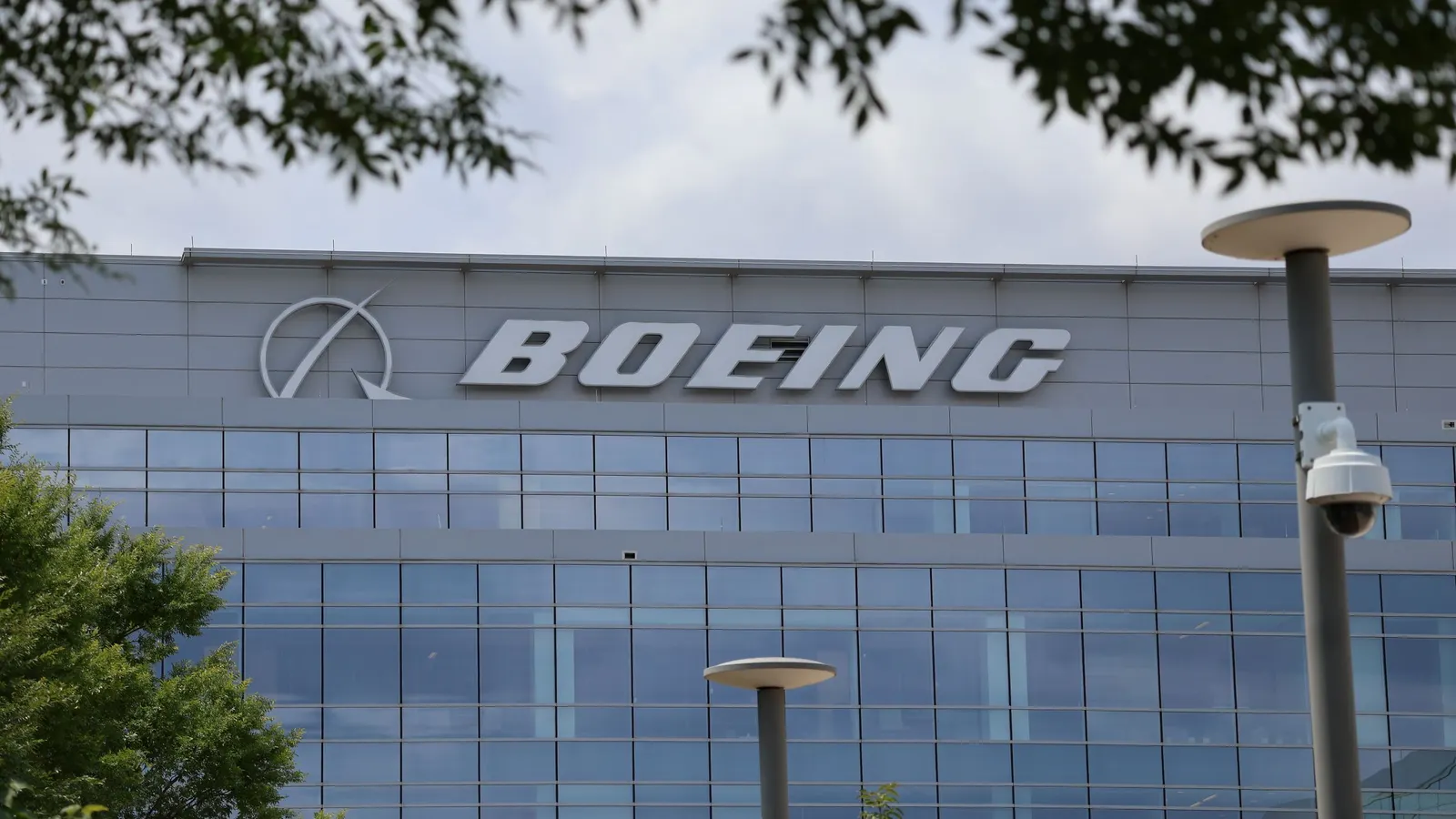 Nearly 10K Boeing workers ratify contract, avoiding West Coast strike