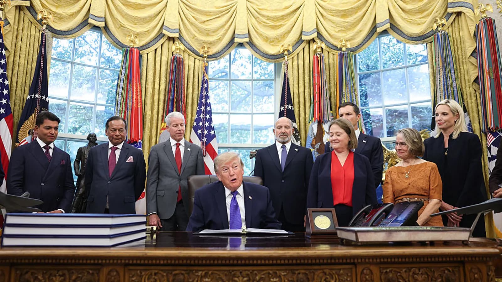 Trump unveils plans to build $15B steel mill in Iowa