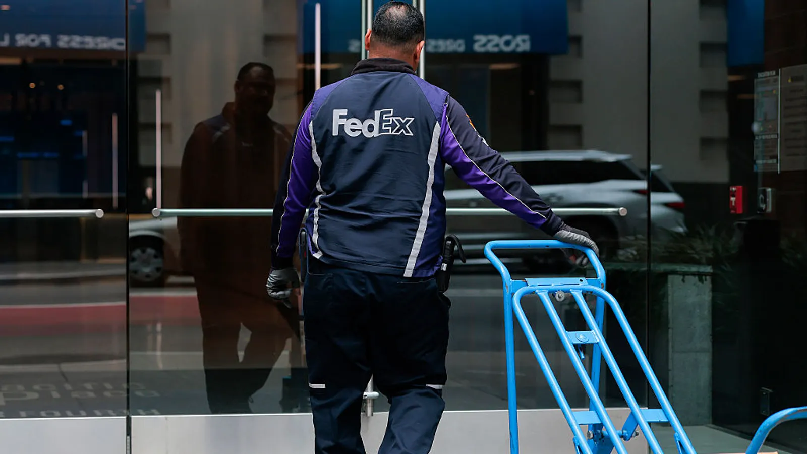 FedEx preps 5.9% rate hike, surcharge increases for 2027