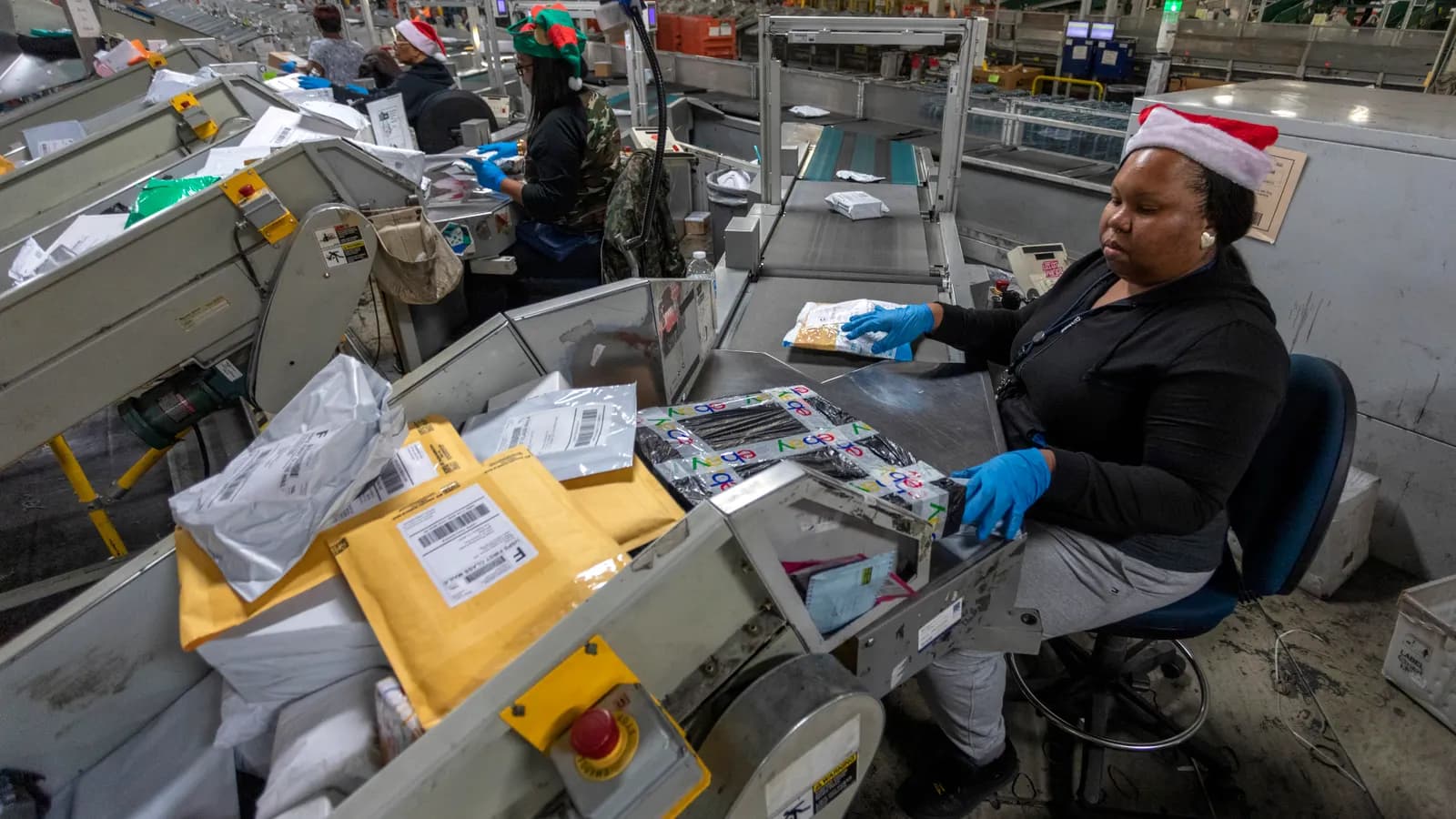USPS announces 6% rate increase for 2026 peak season