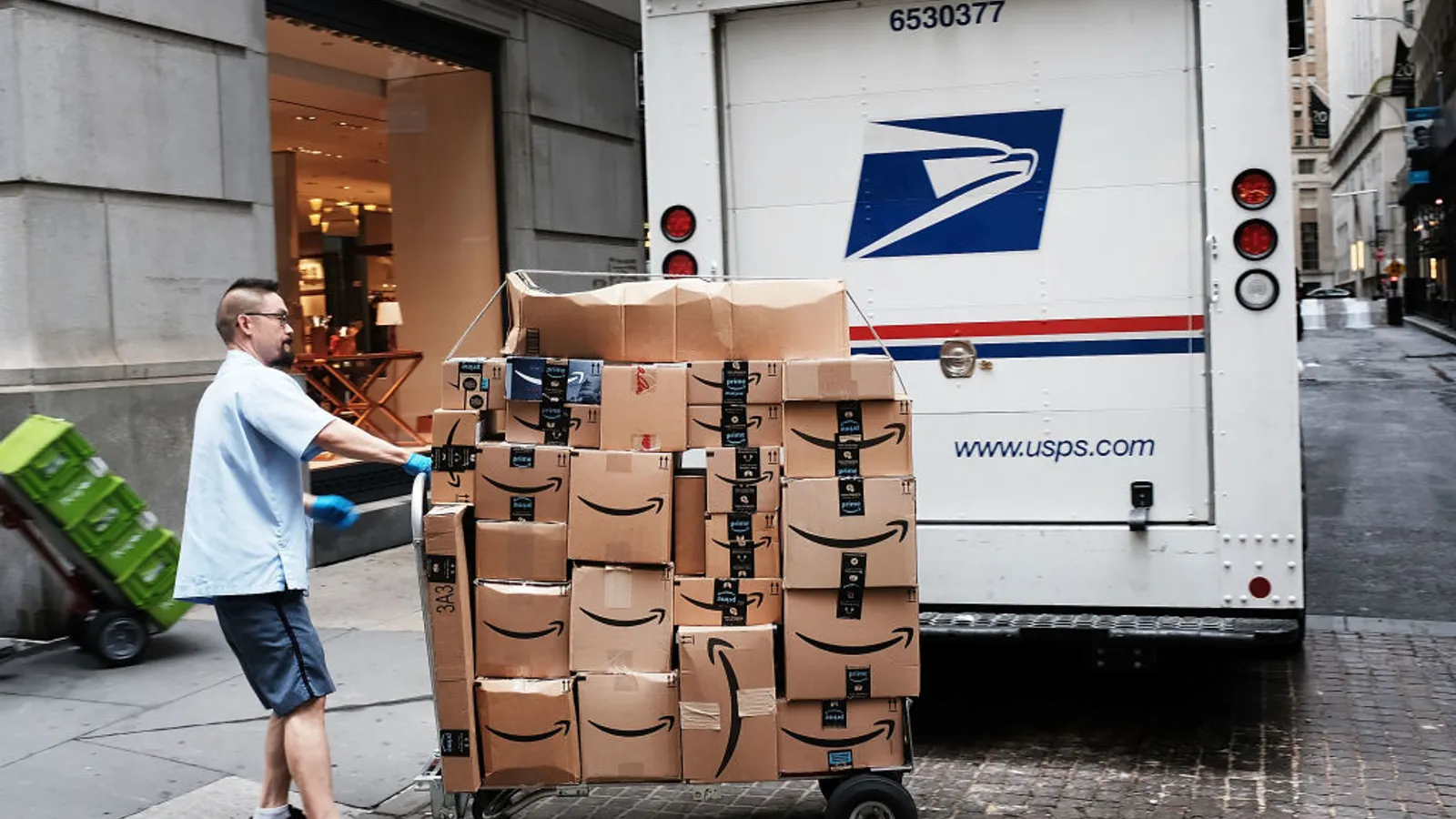 USPS, Amazon partner on same-day delivery pilot