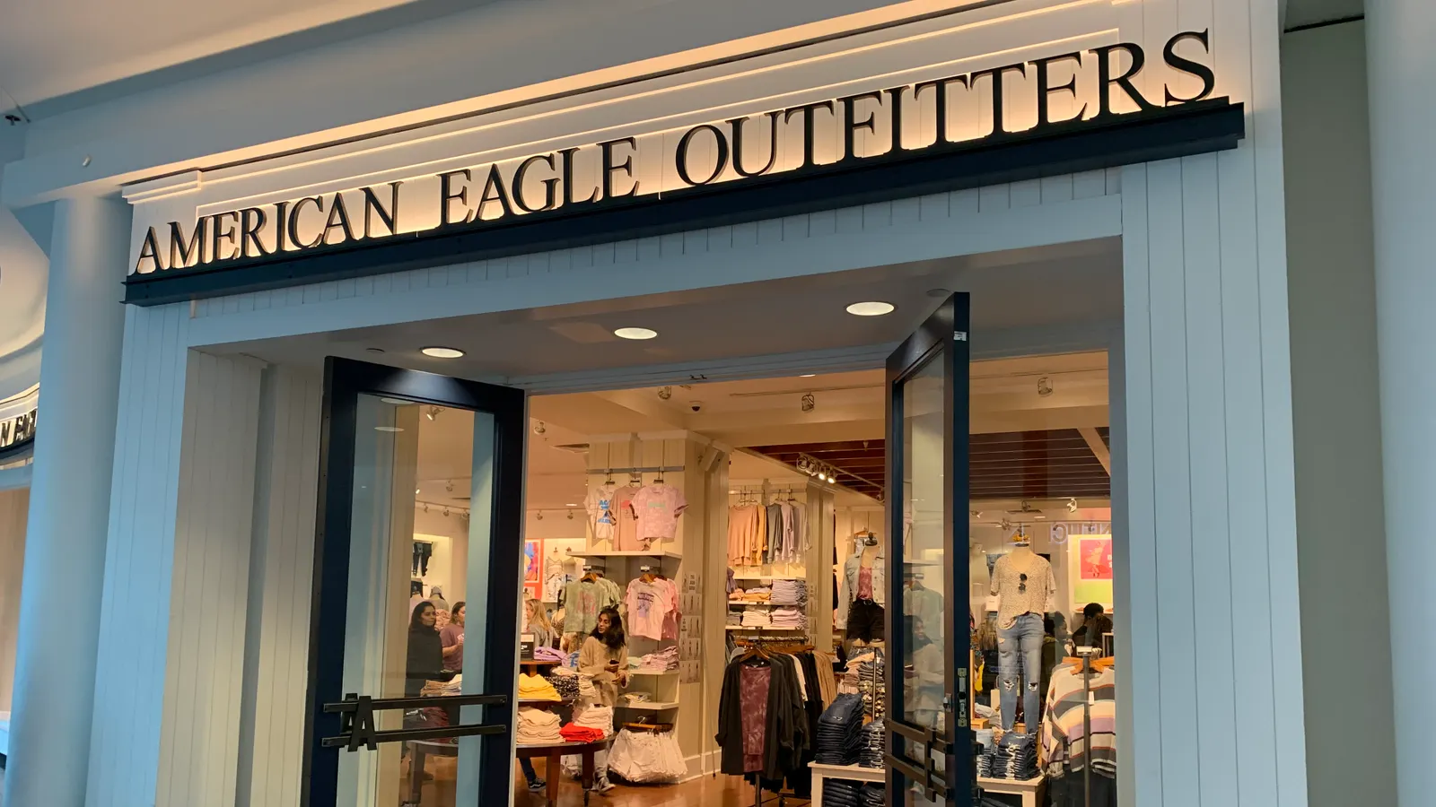 American Eagle Outfitters to open $41M North Carolina distribution center
