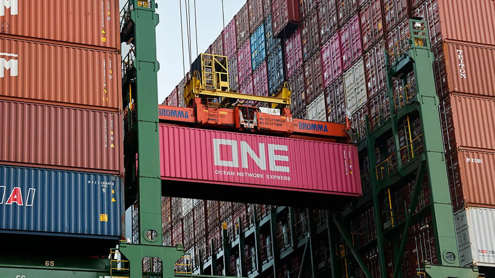 Port of Los Angeles preps for cargo bump as shippers navigate global risks