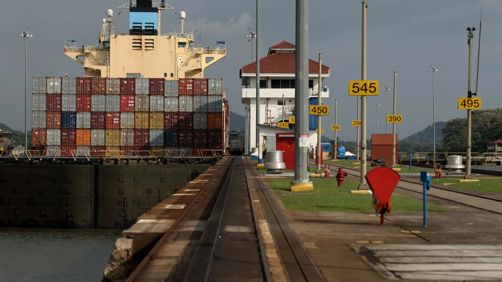 Panama Canal continues draft restrictions, ocean carriers up fees