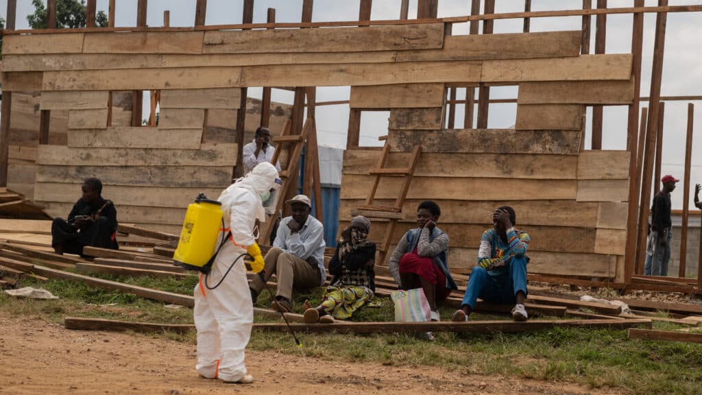 Ebola outbreak exposes a fractured outbreak response system