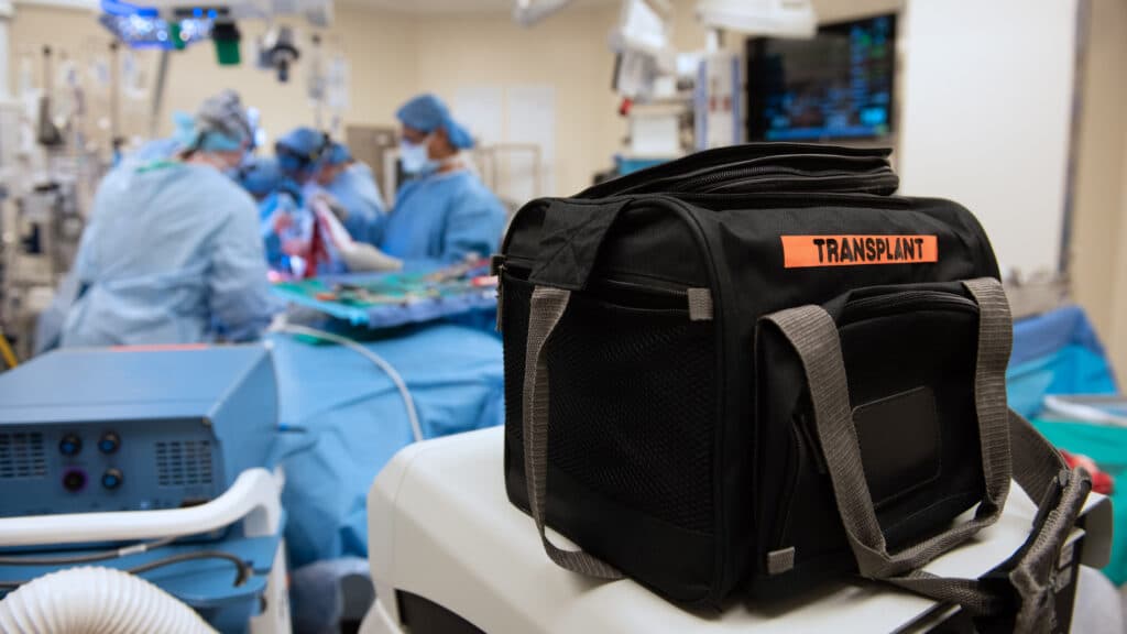 Transplants extended survival for patients whose stage 4 lung cancer hadn’t spread, study says