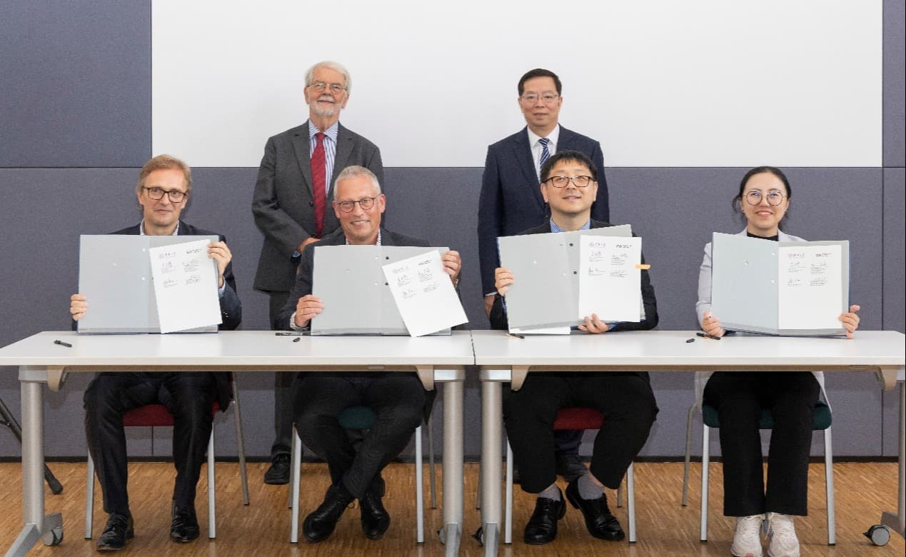 Qiu Yong leads delegation to Germany